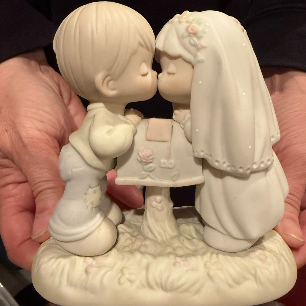 Charming Wedding Couple Figurine